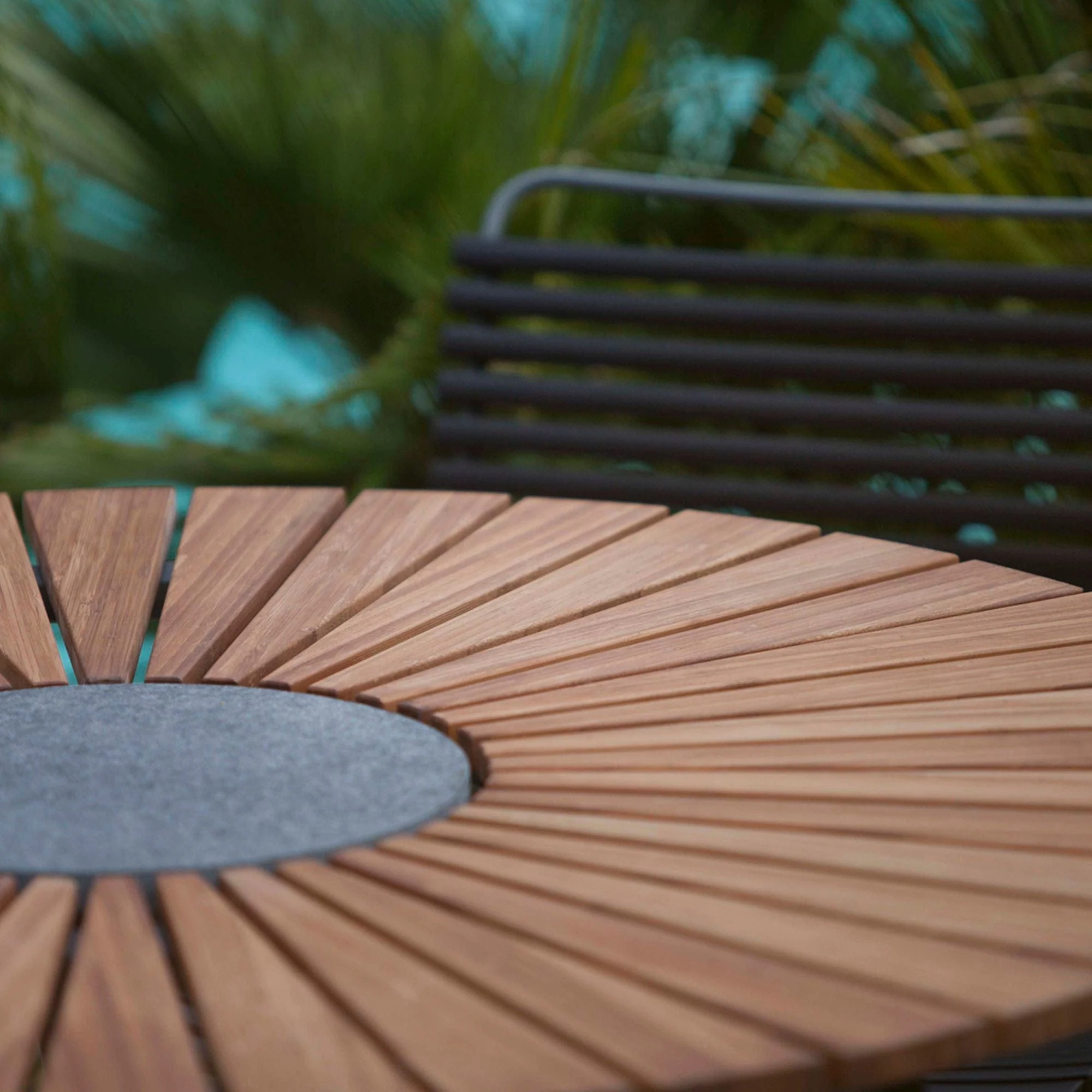 4 Seater Click & Circle Outdoor Dining Set - Black - Image 3