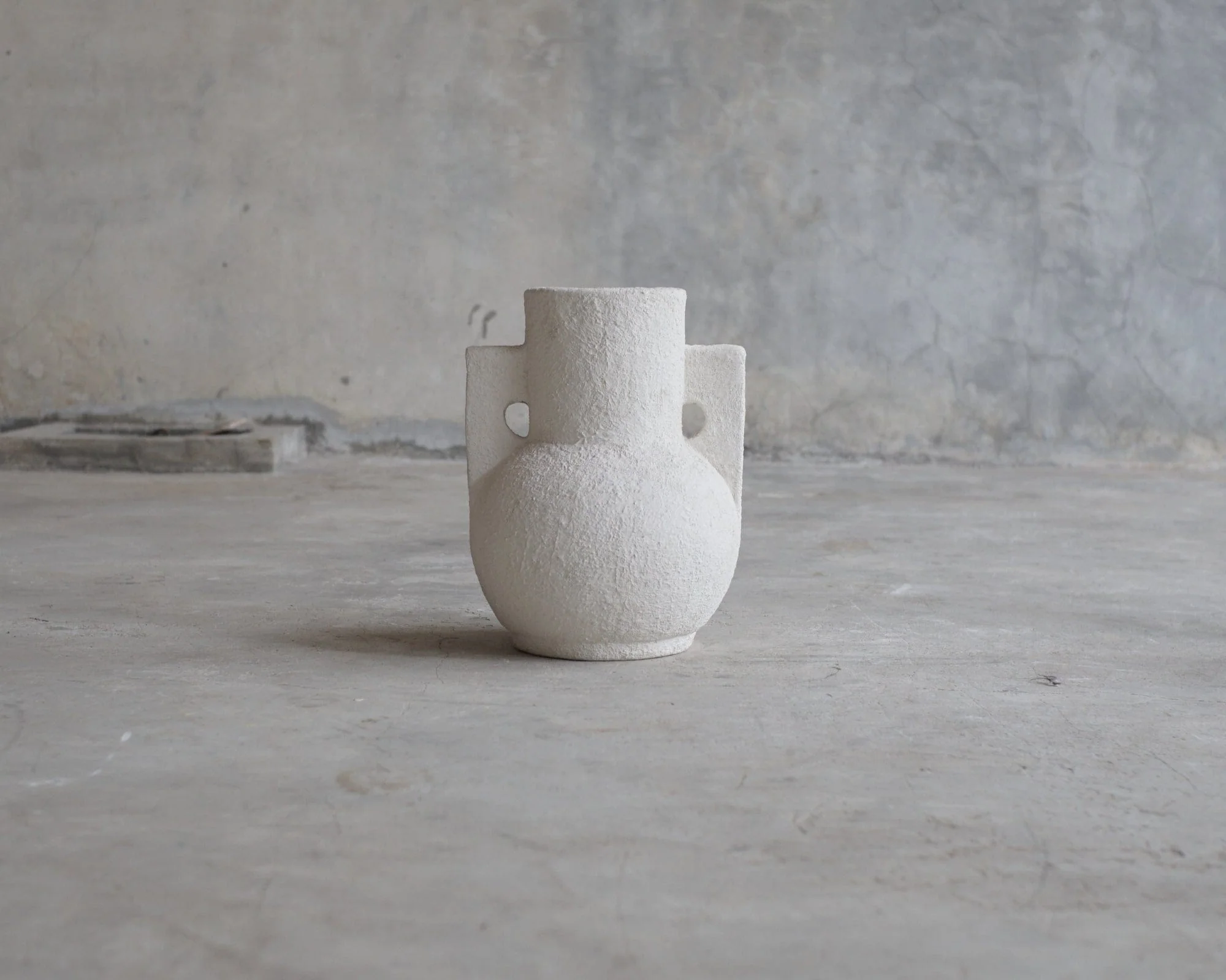 Cream Erebus Vase - Image 4