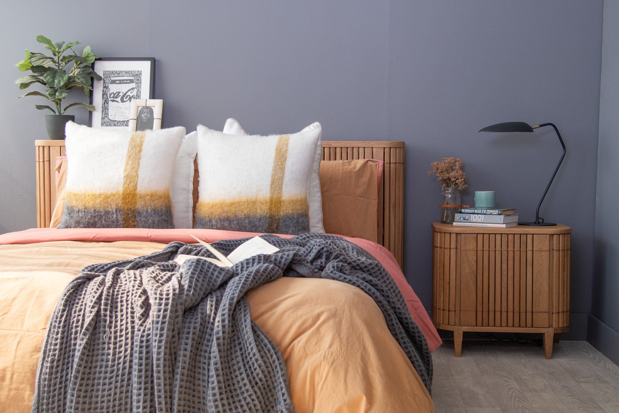 Koppar King Bed - European Oak - Image 9